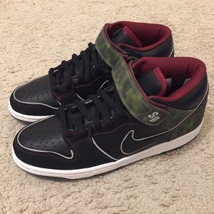 Nike Dunk Mid Elite SB Shoes